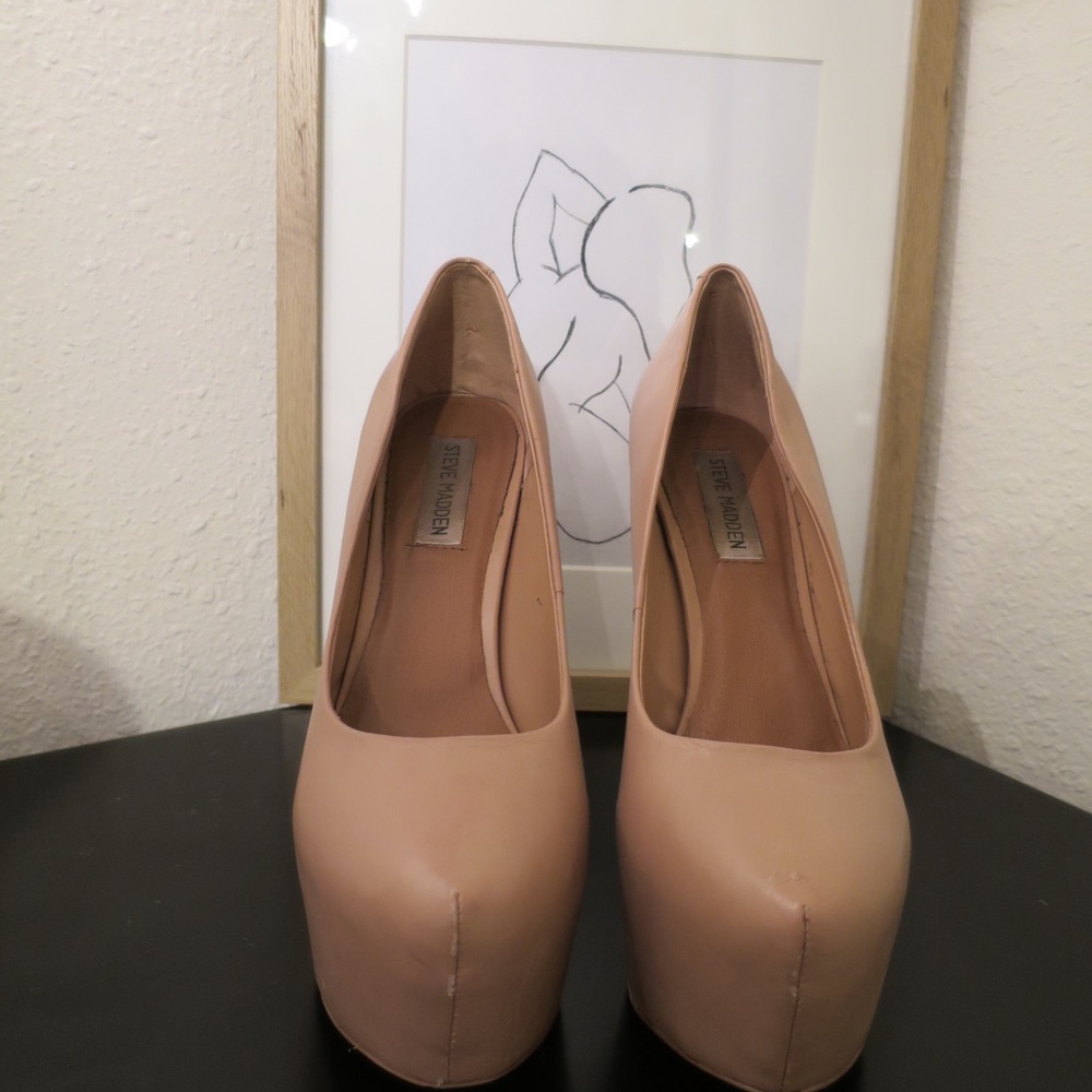 Nude patent heels !